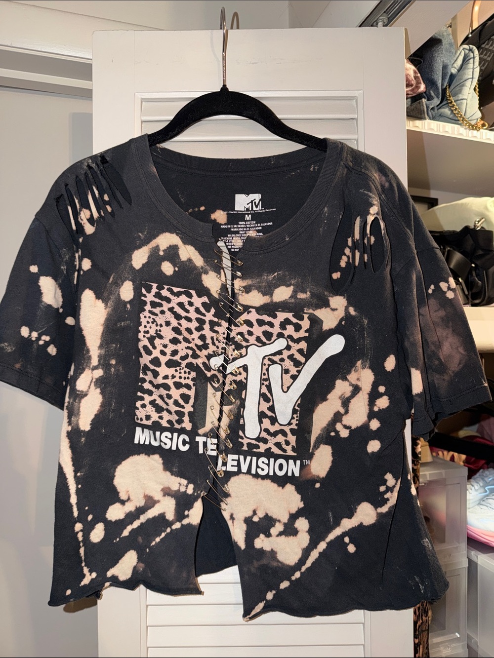 MTV Black and Bleach Tie-Dye Lace-Up Logo Tee sz M